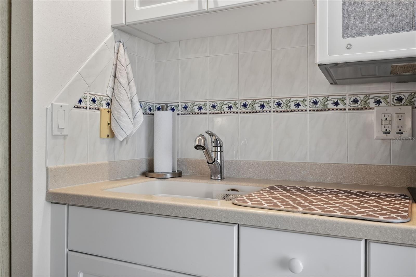 V4946406 Property Photo