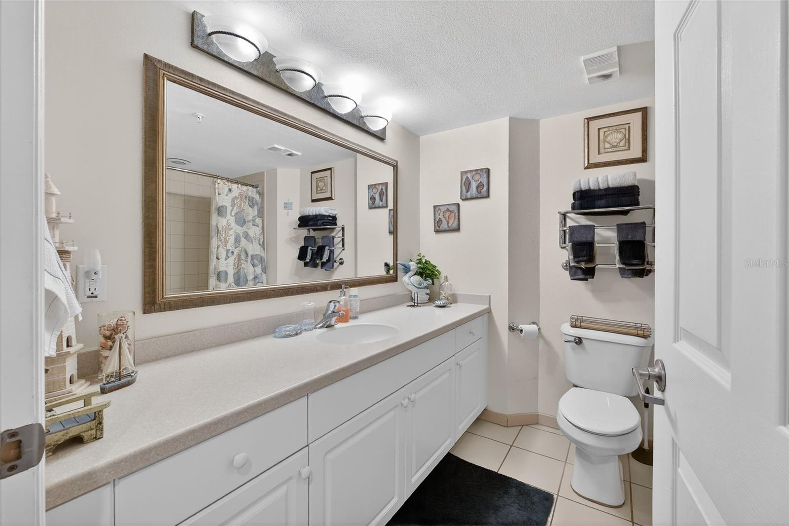 V4946406 Property Photo