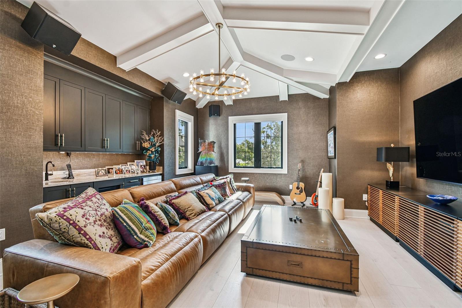 TB8458302 Property Photo