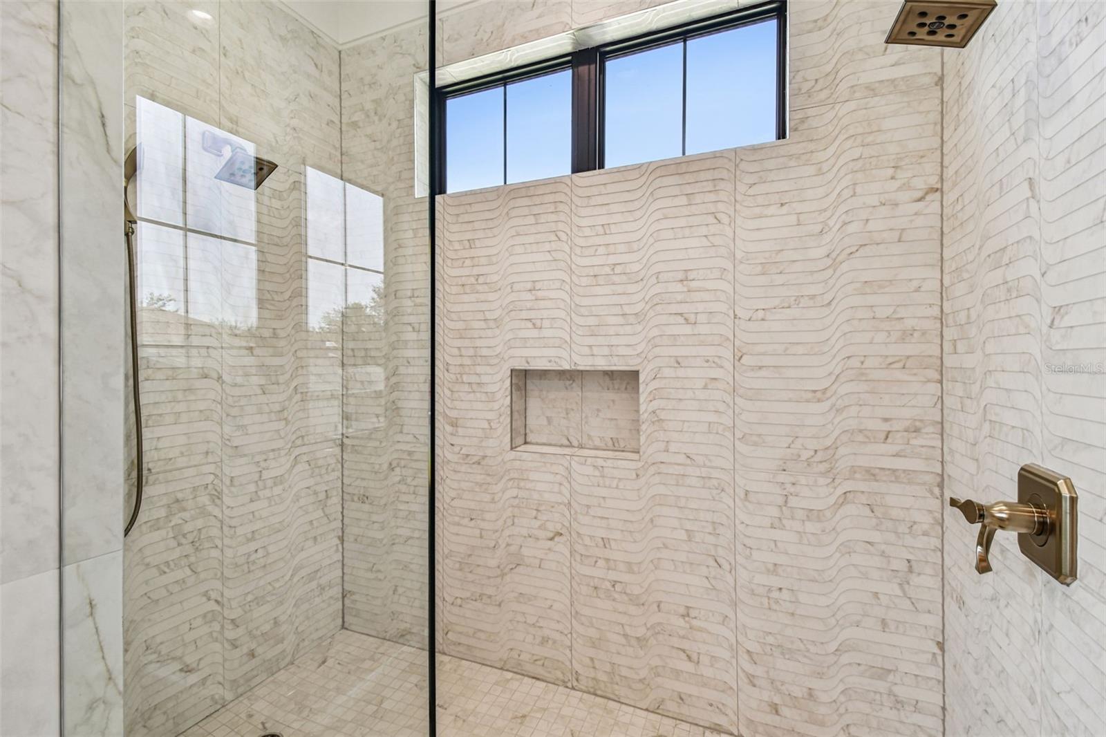 TB8458302 Property Photo