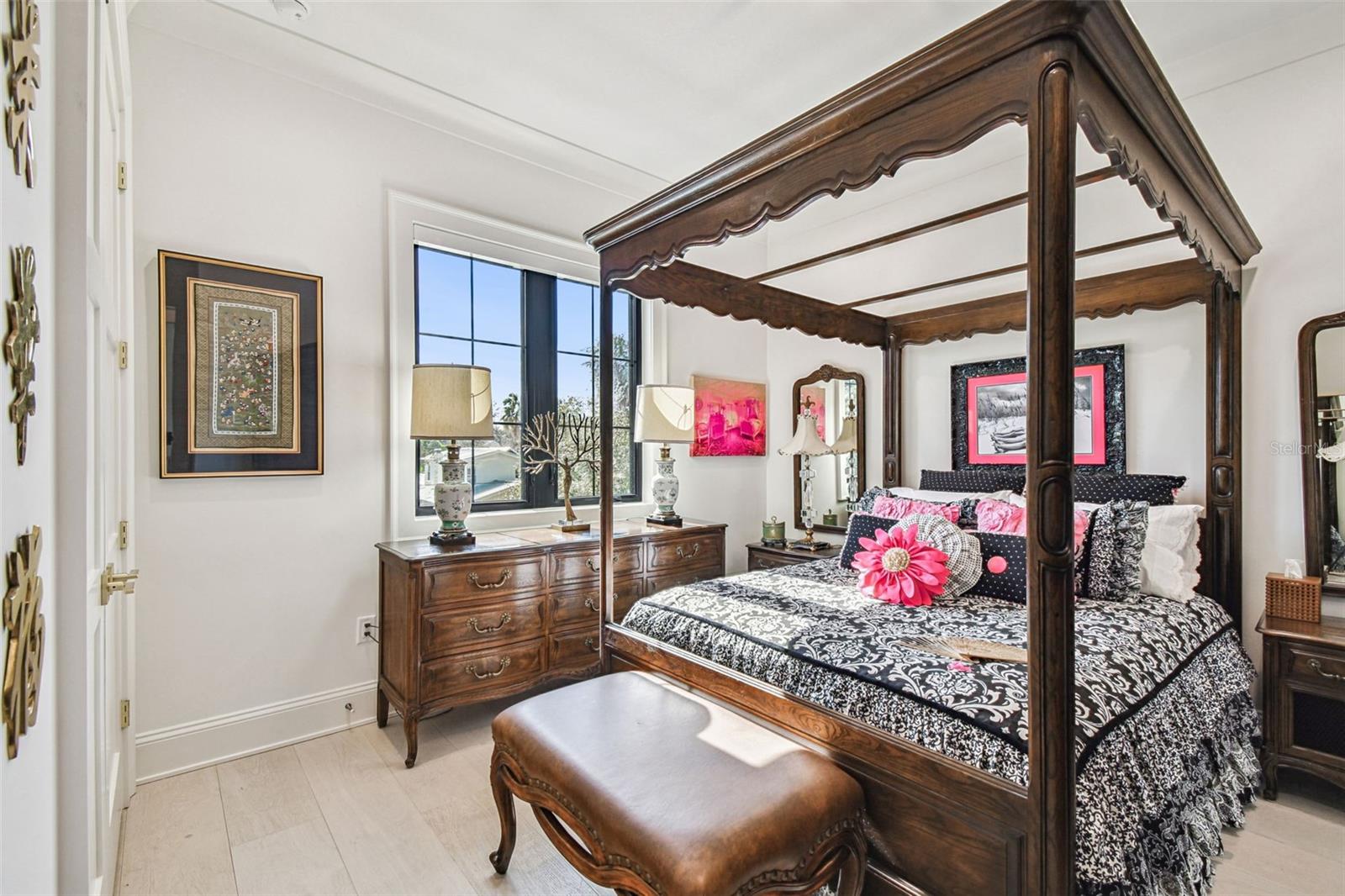 TB8458302 Property Photo