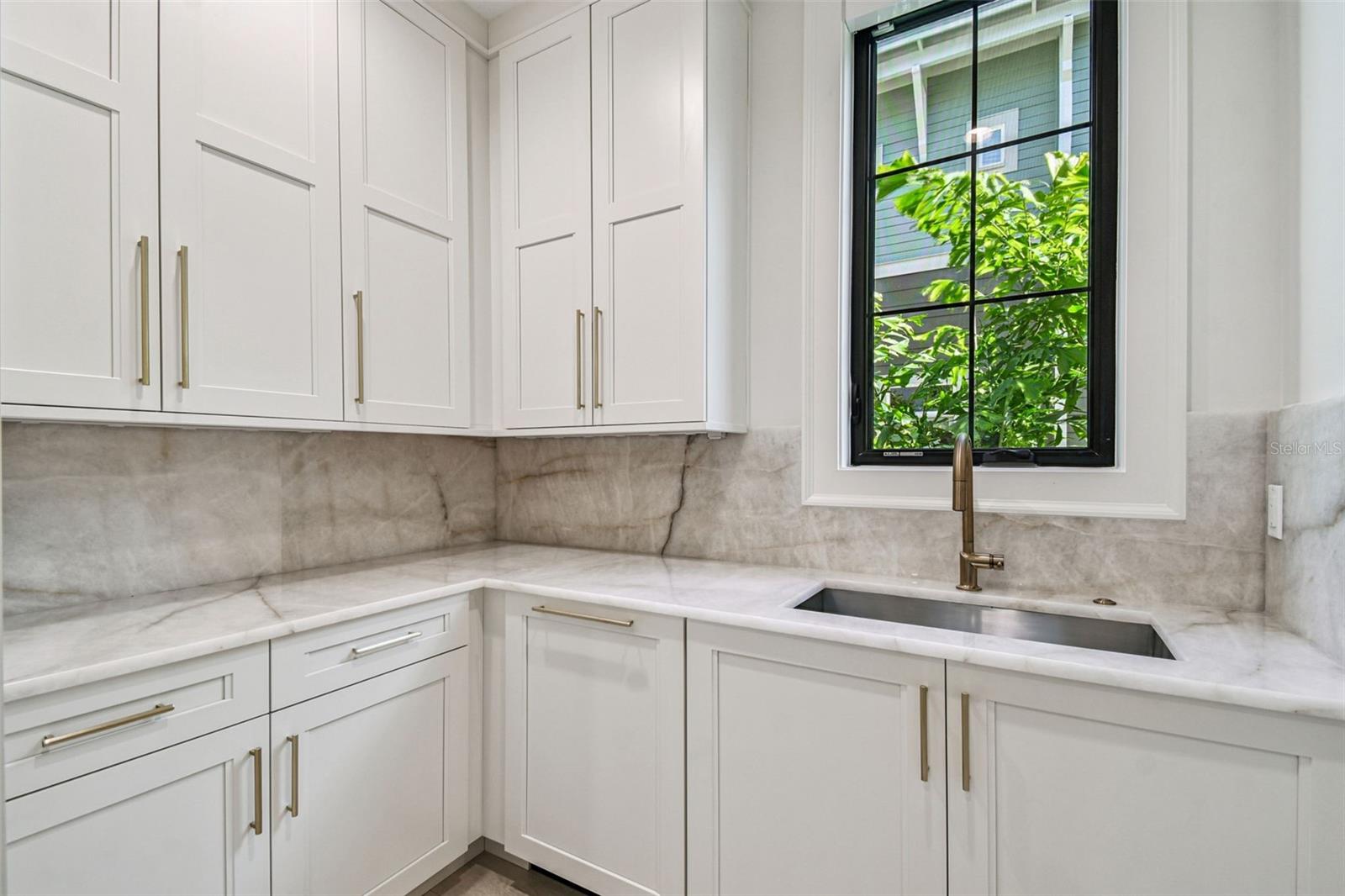 TB8458302 Property Photo