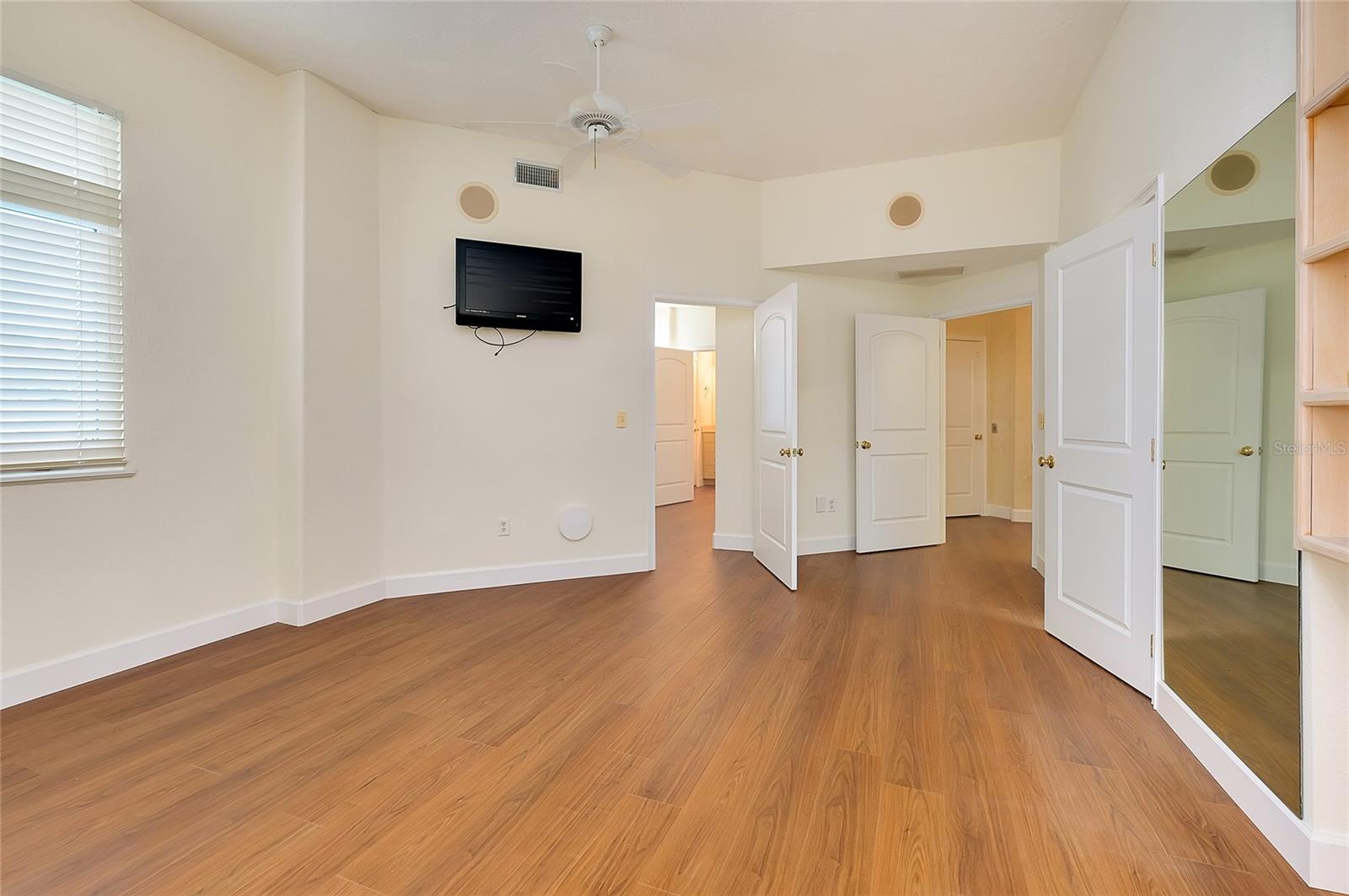 N6142028 Property Photo