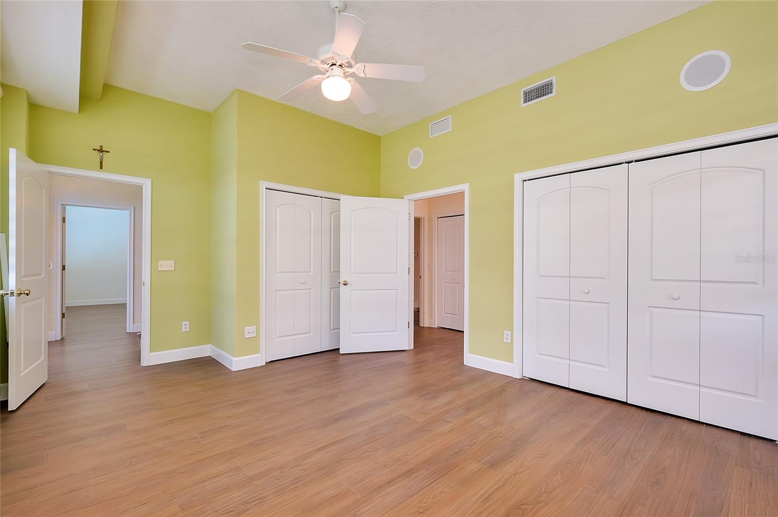 N6142028 Property Photo