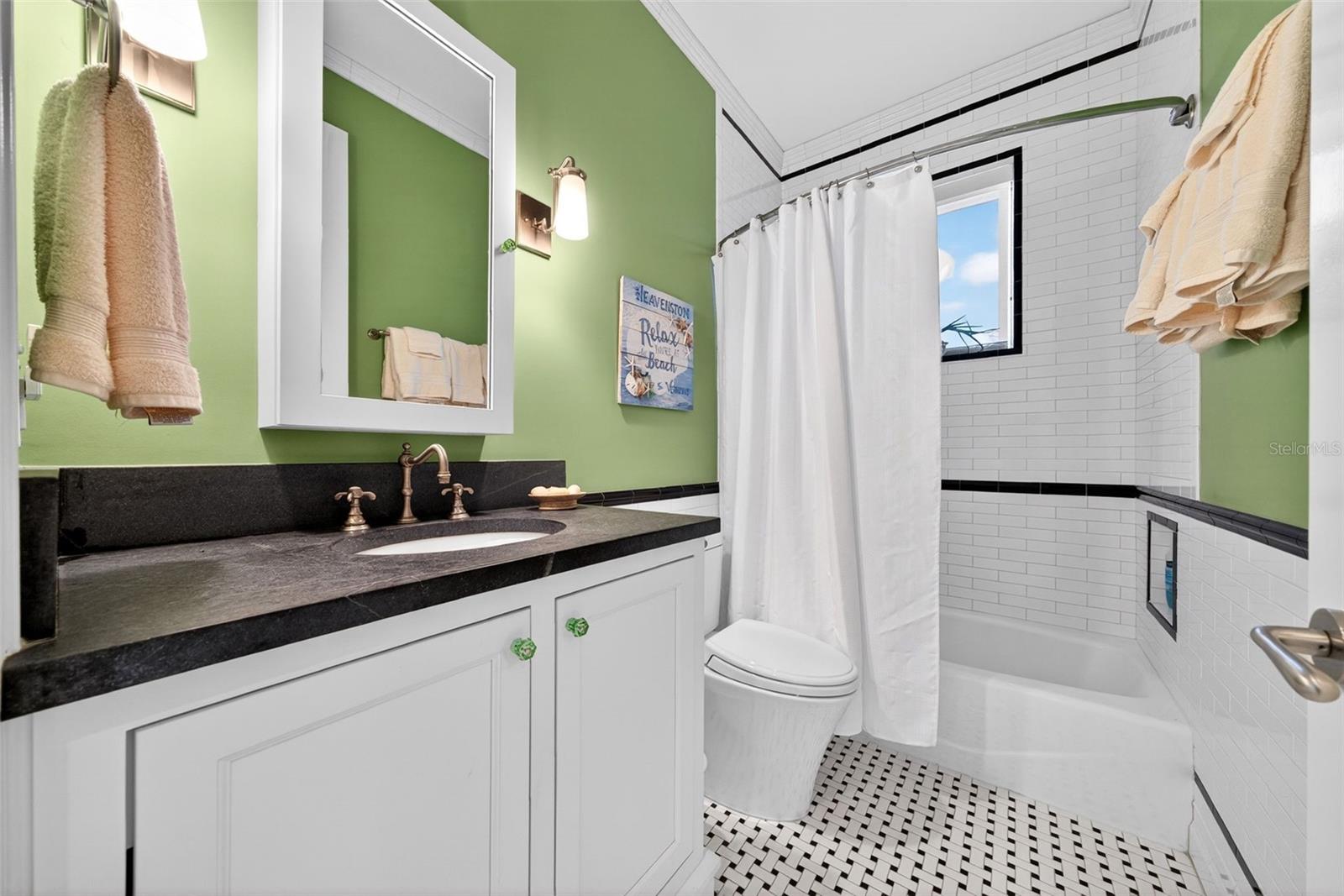 A4676052 Property Photo