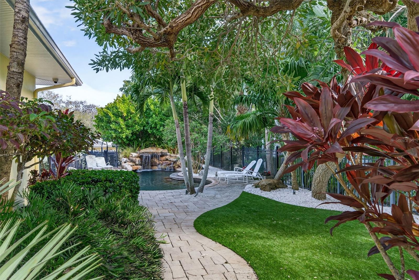 A4676052 Property Photo