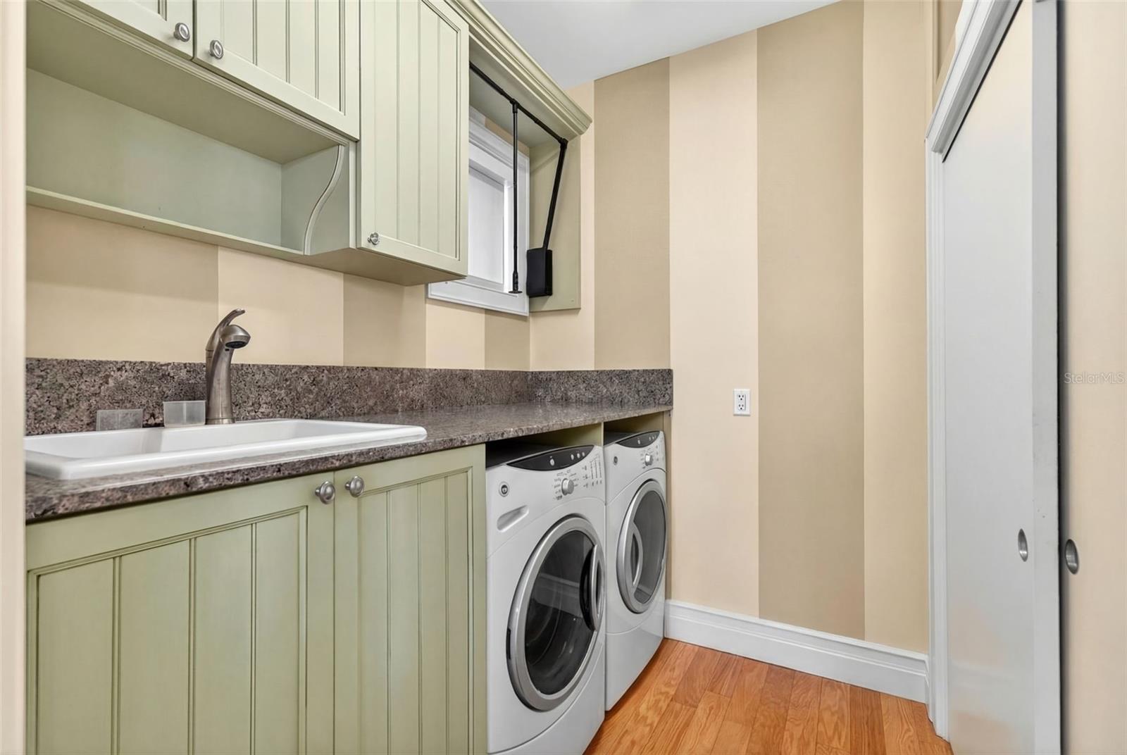 A4676052 Property Photo