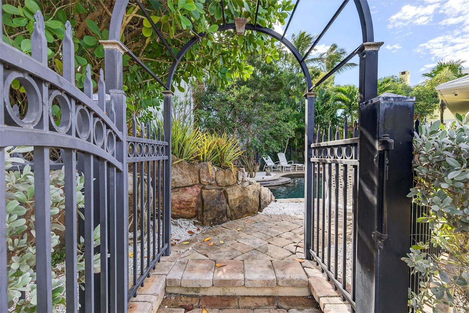 A4676052 Property Photo