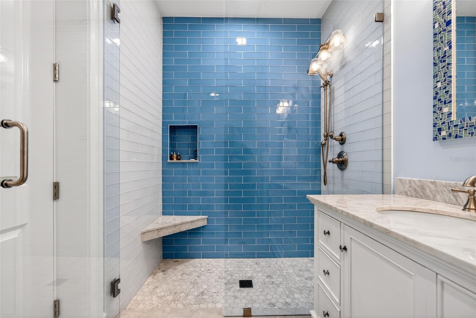 A4676052 Property Photo