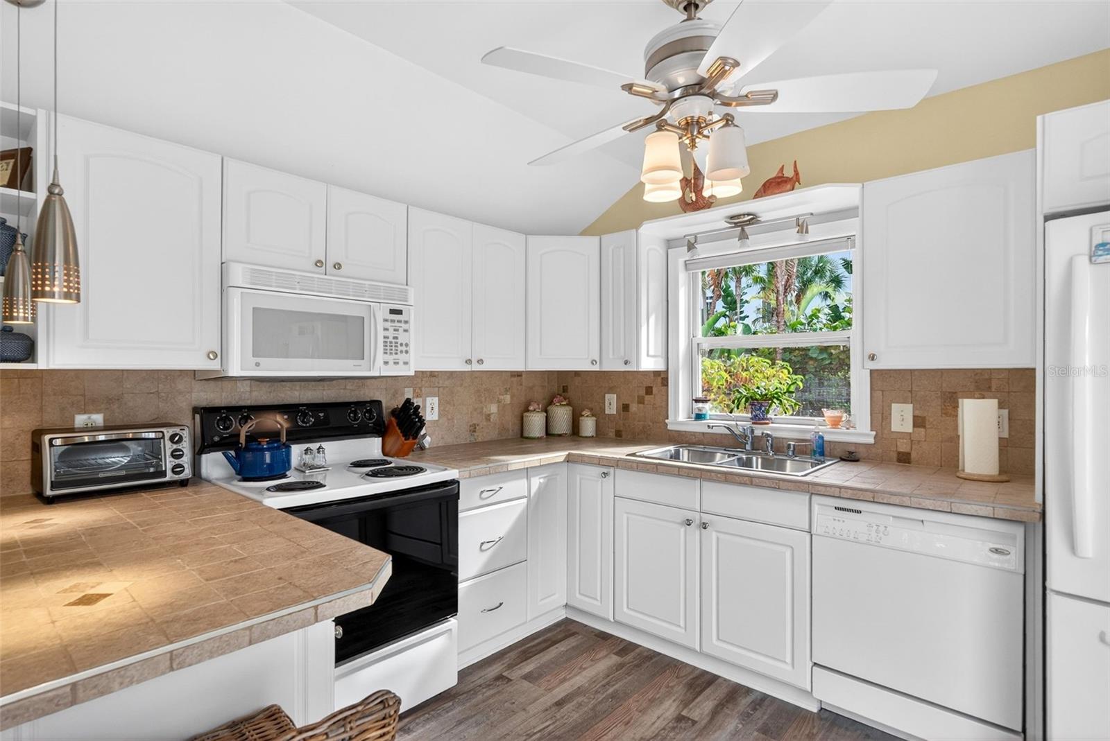 A4676052 Property Photo