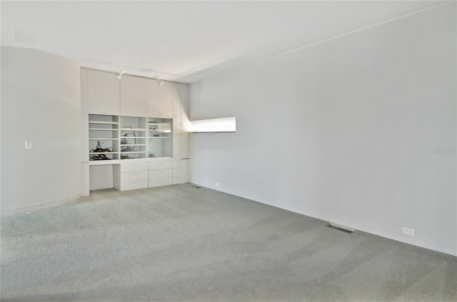 N6142032 Property Photo