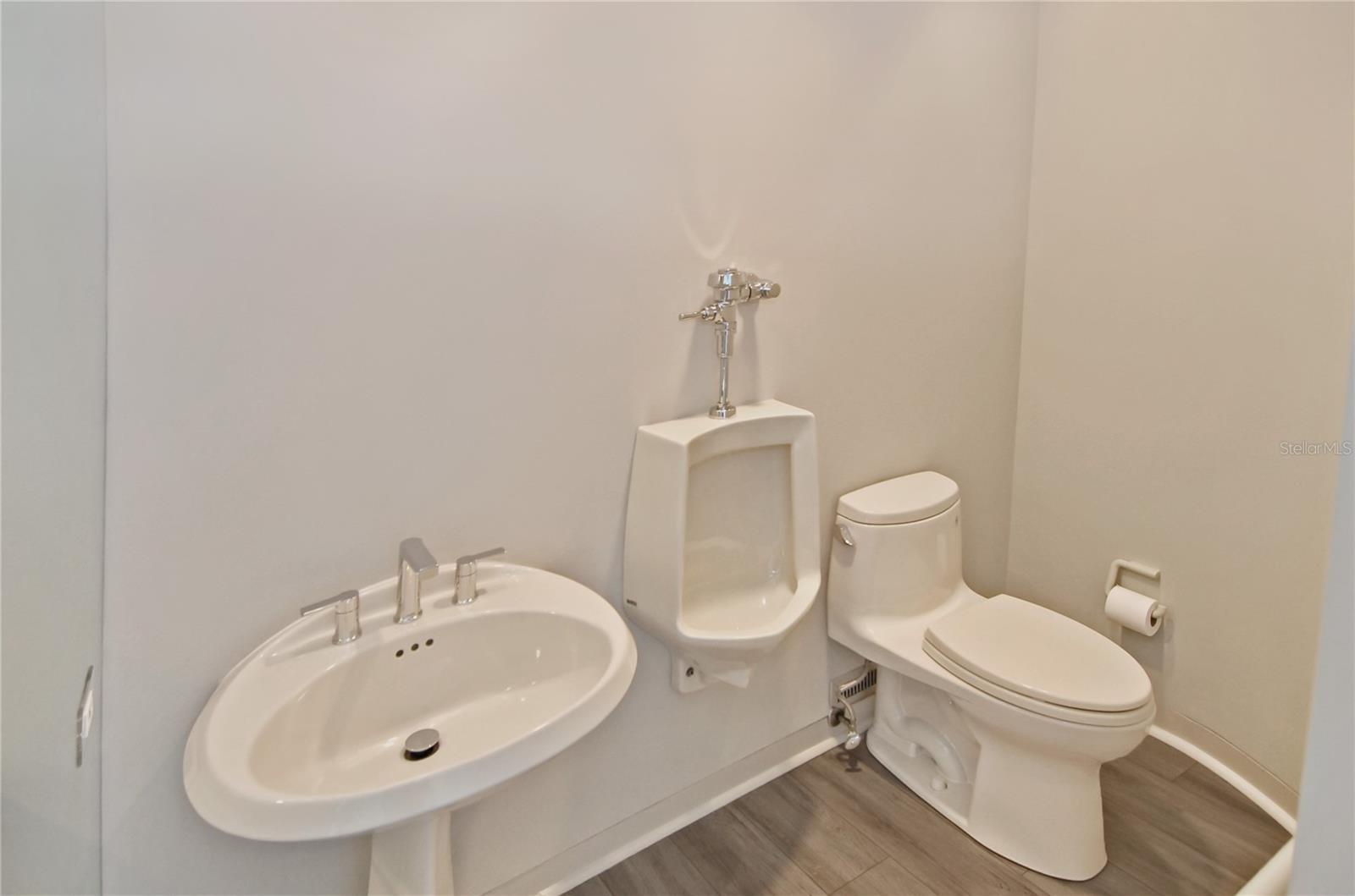 N6142032 Property Photo