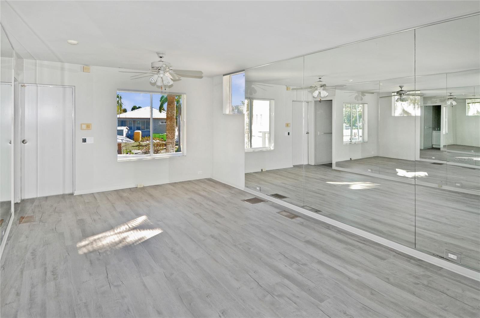 N6142032 Property Photo