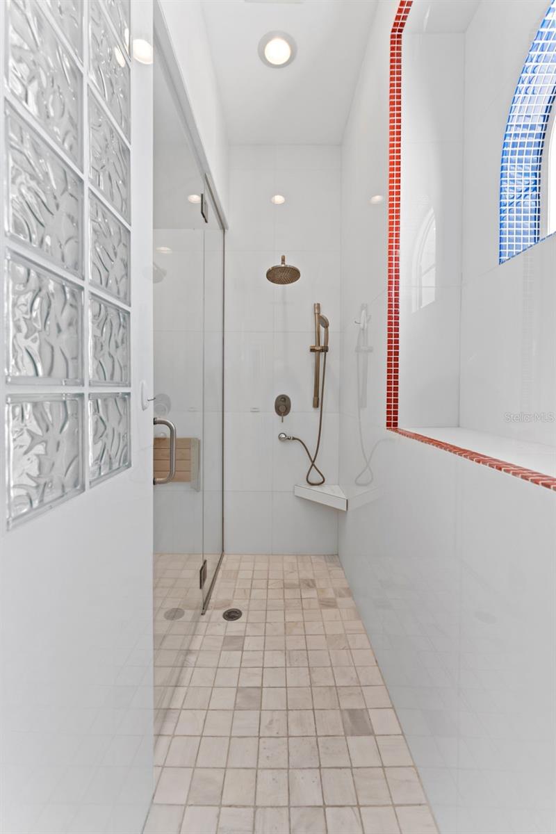 TB8458432 Property Photo