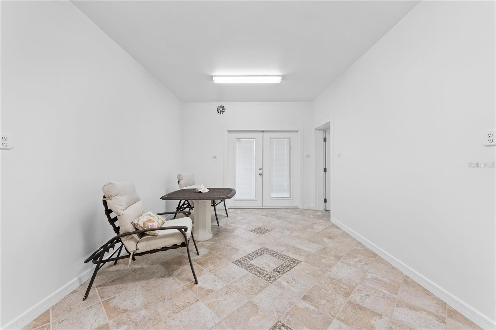 TB8458432 Property Photo