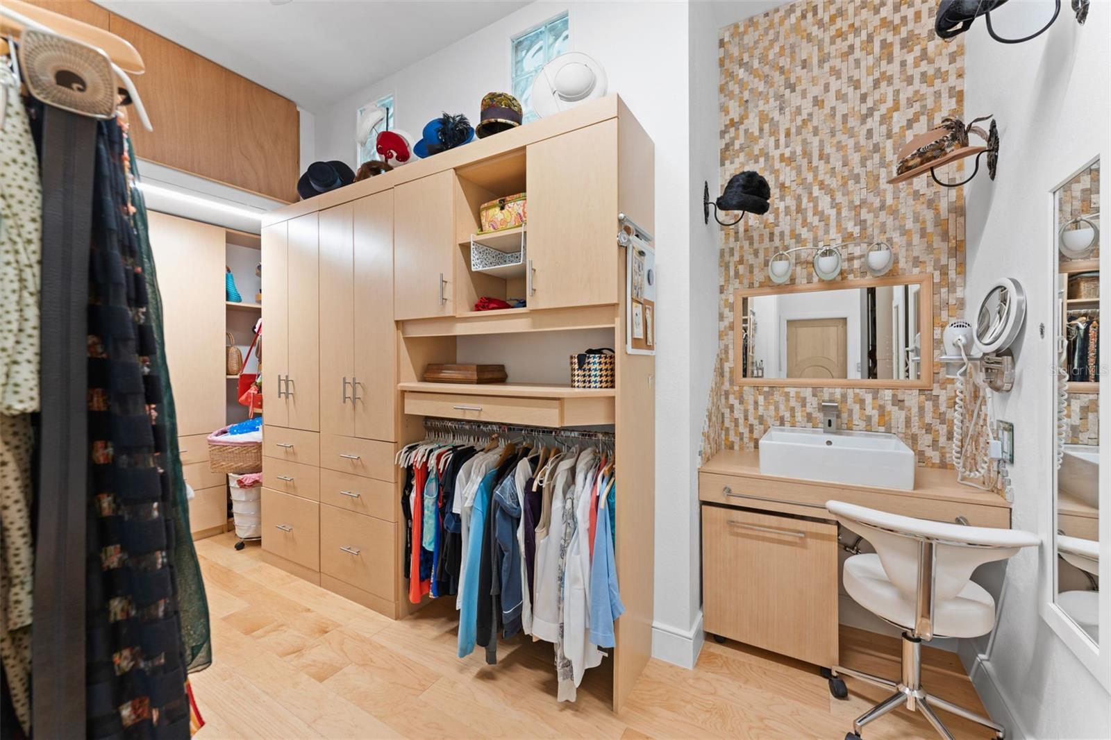 TB8458432 Property Photo