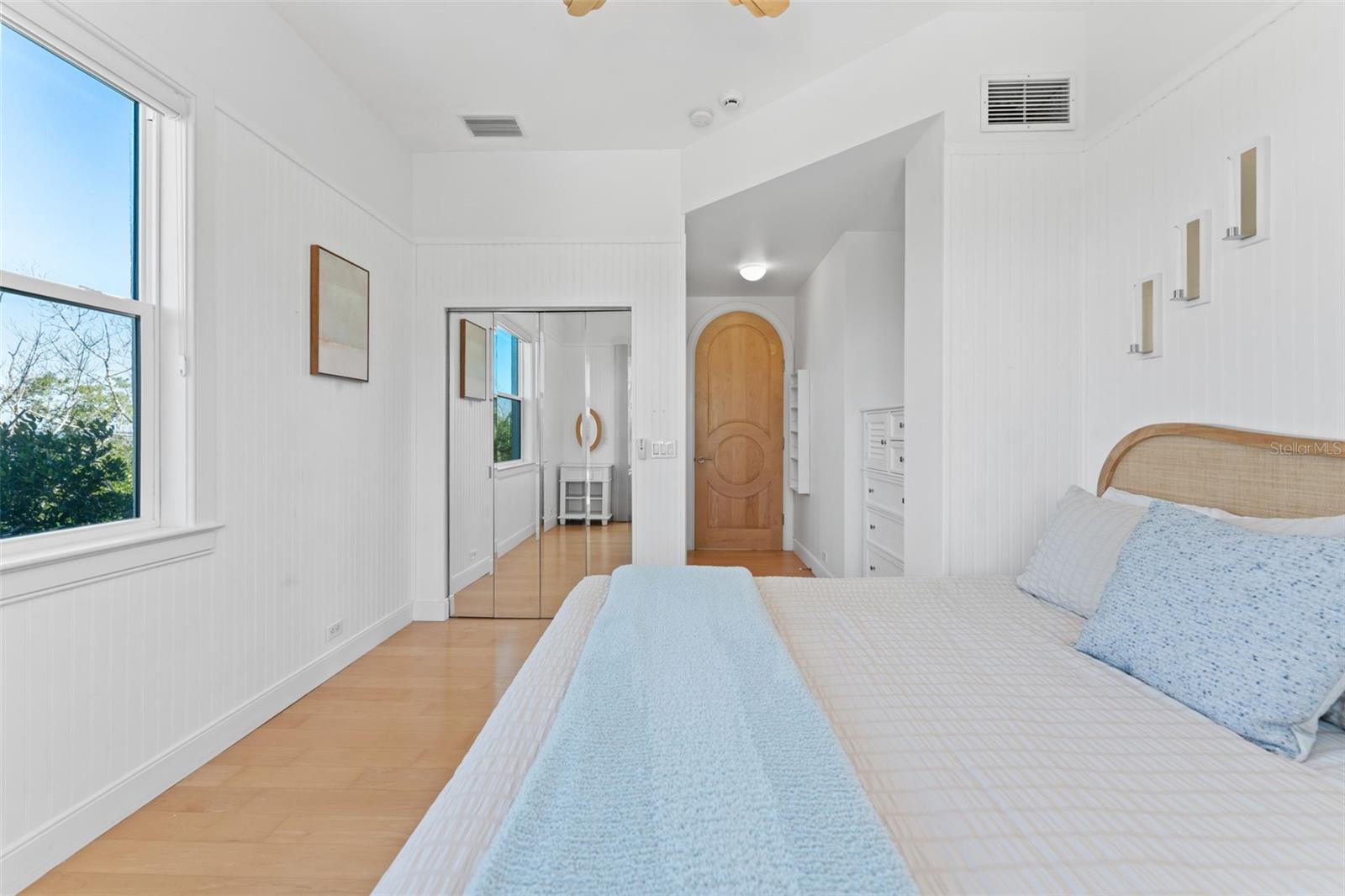 TB8458432 Property Photo