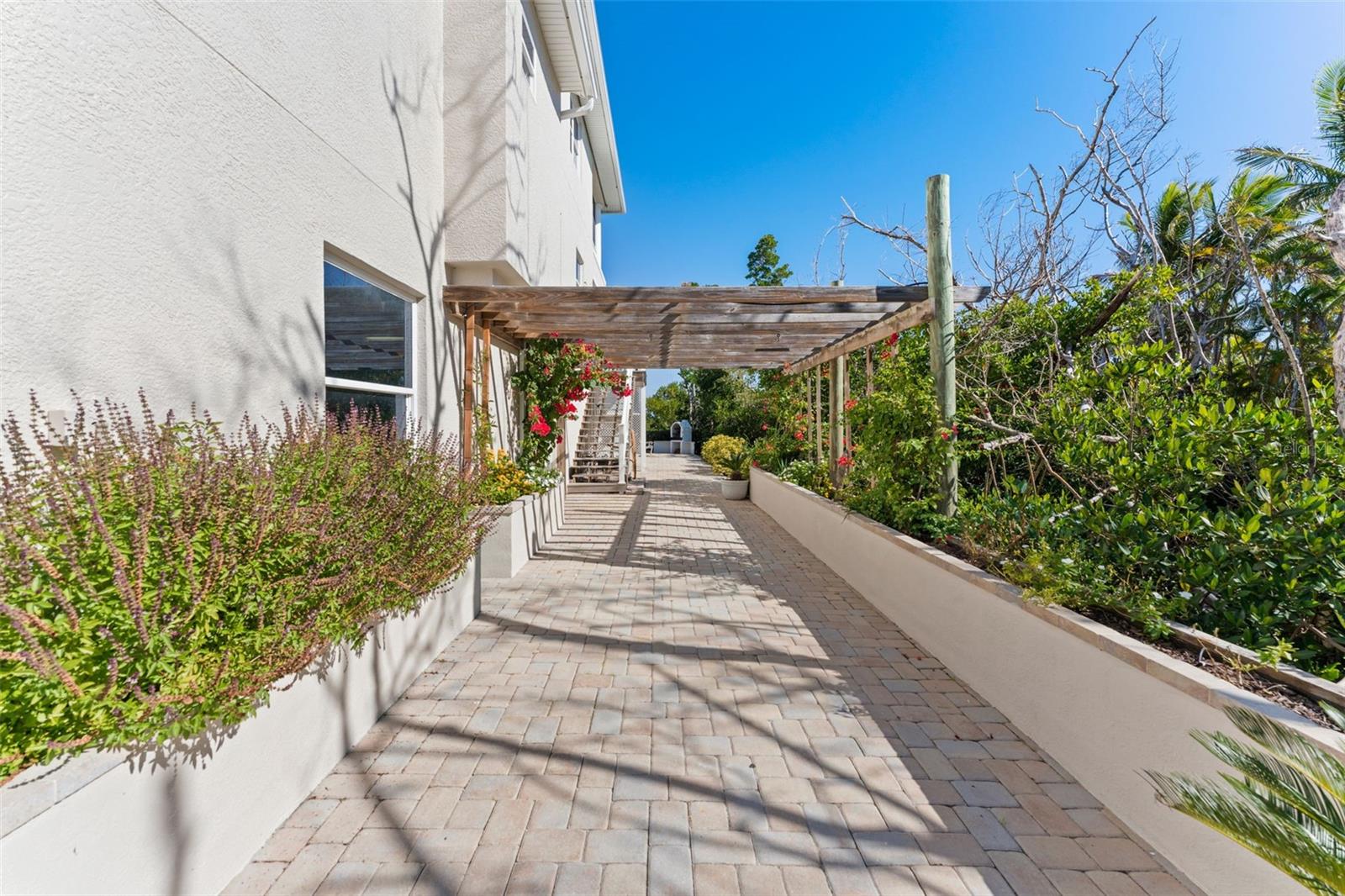 TB8458432 Property Photo