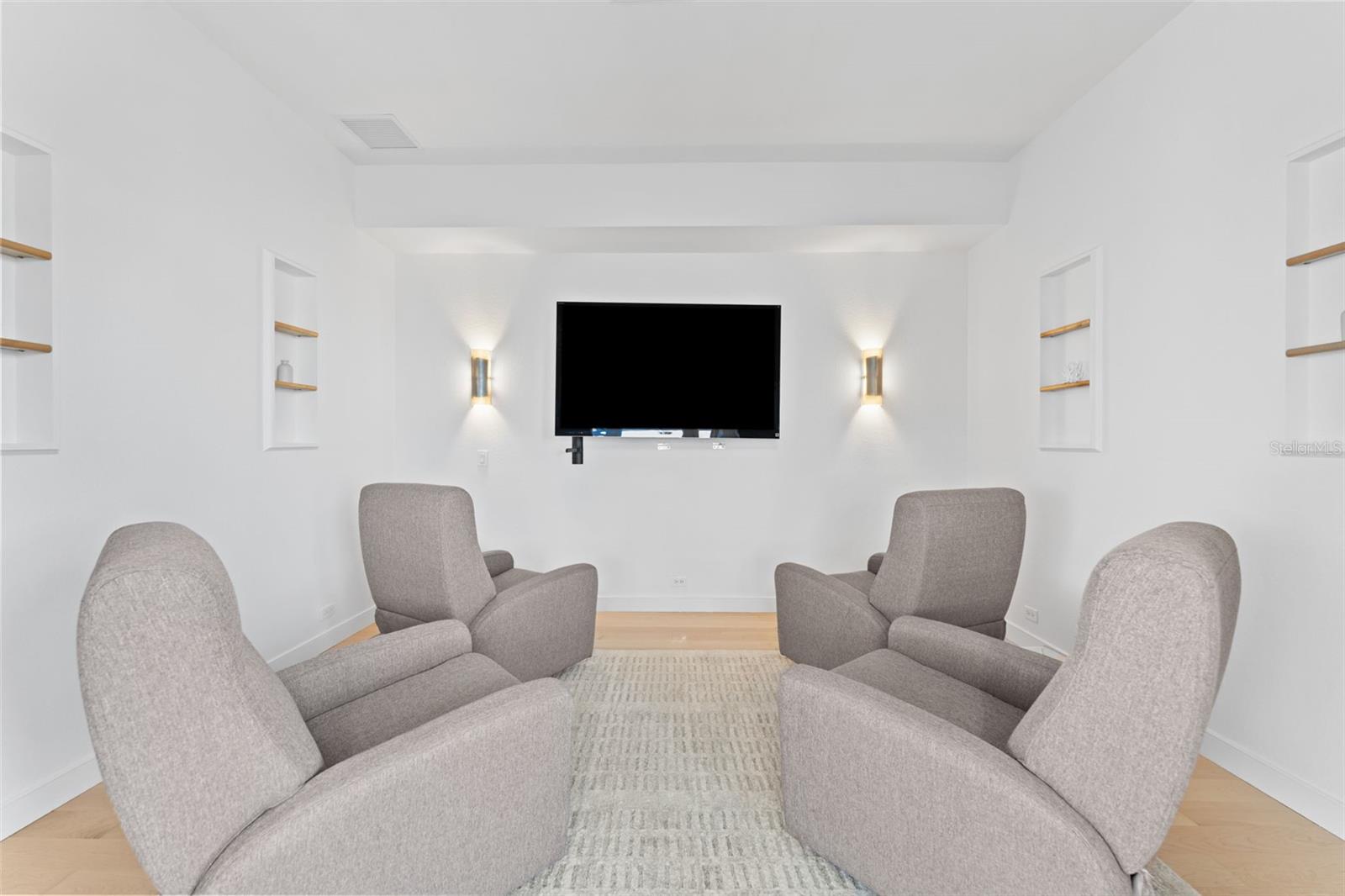 TB8458432 Property Photo