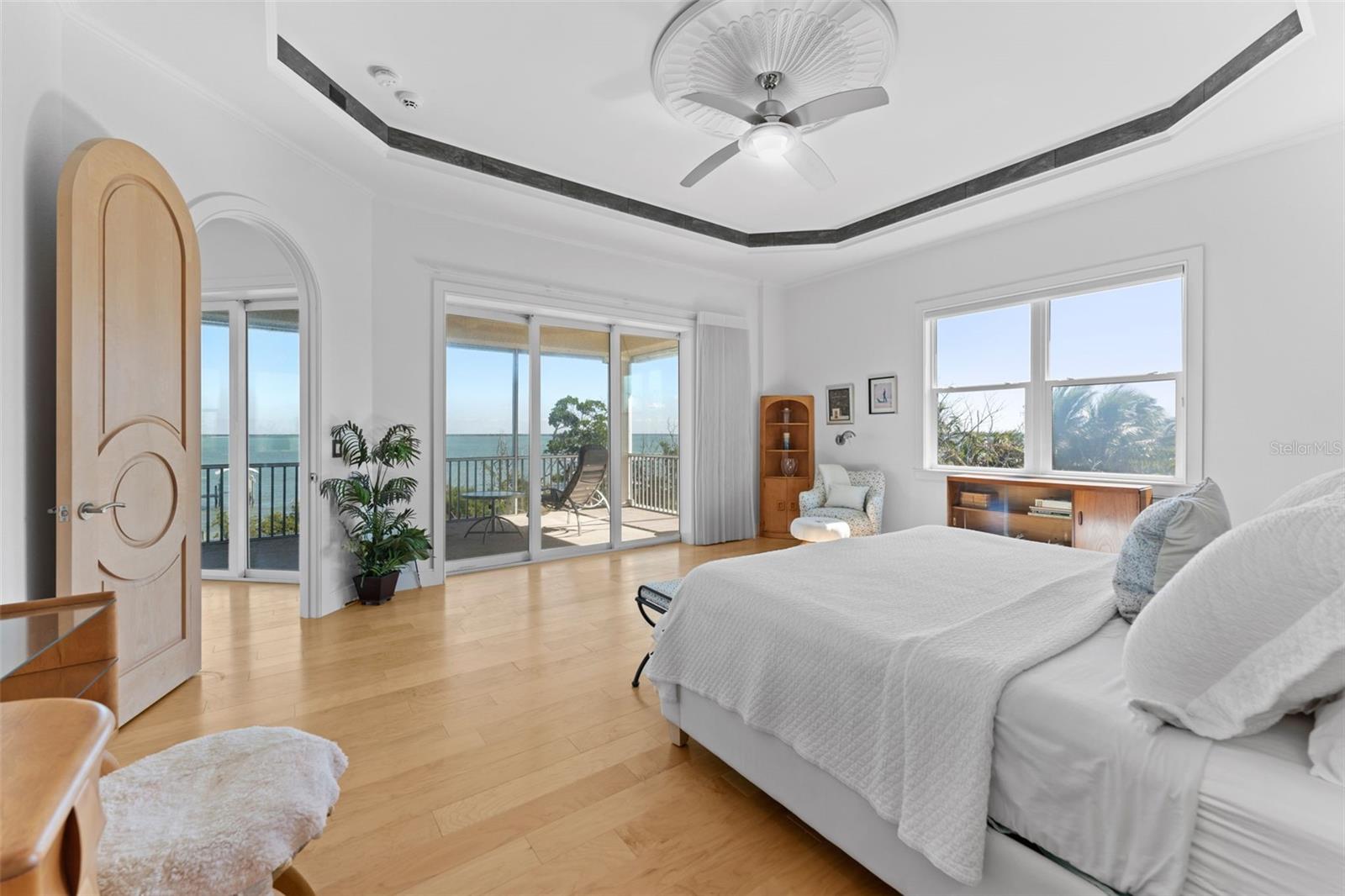 TB8458432 Property Photo