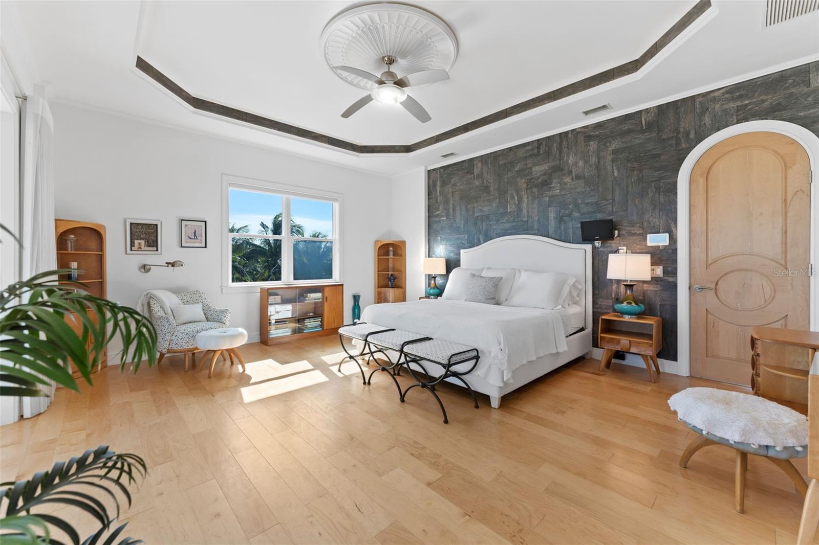 TB8458432 Property Photo