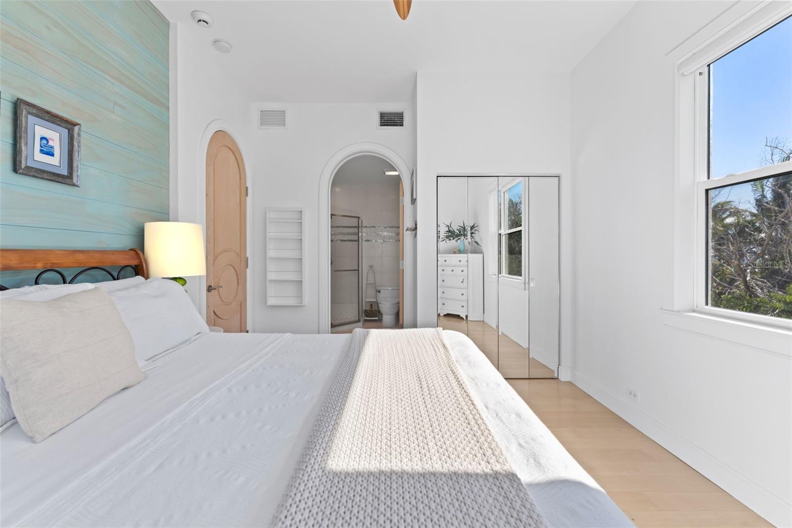 TB8458432 Property Photo