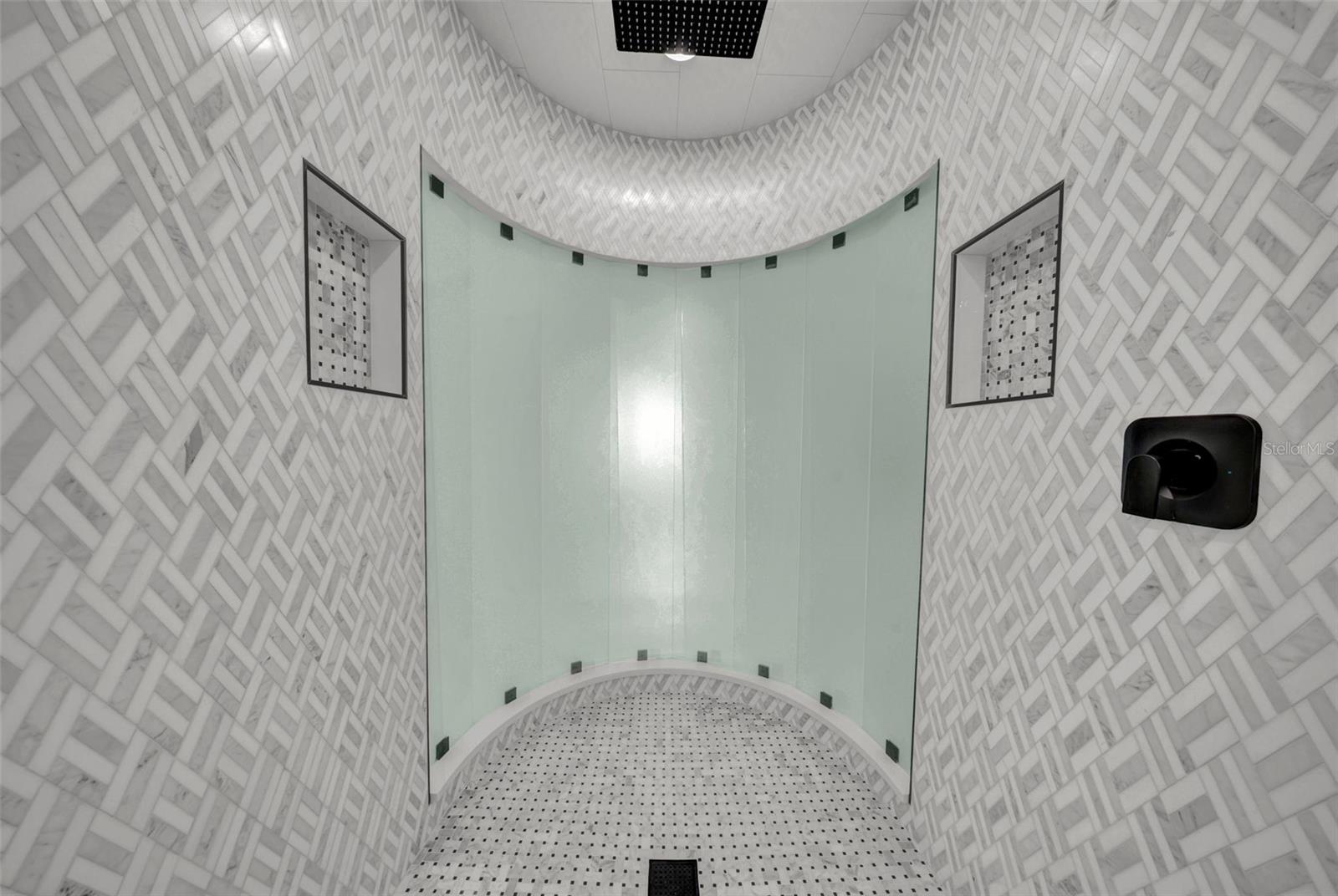 TB8458455 Property Photo