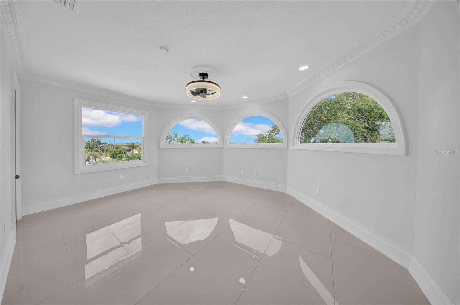 TB8458455 Property Photo