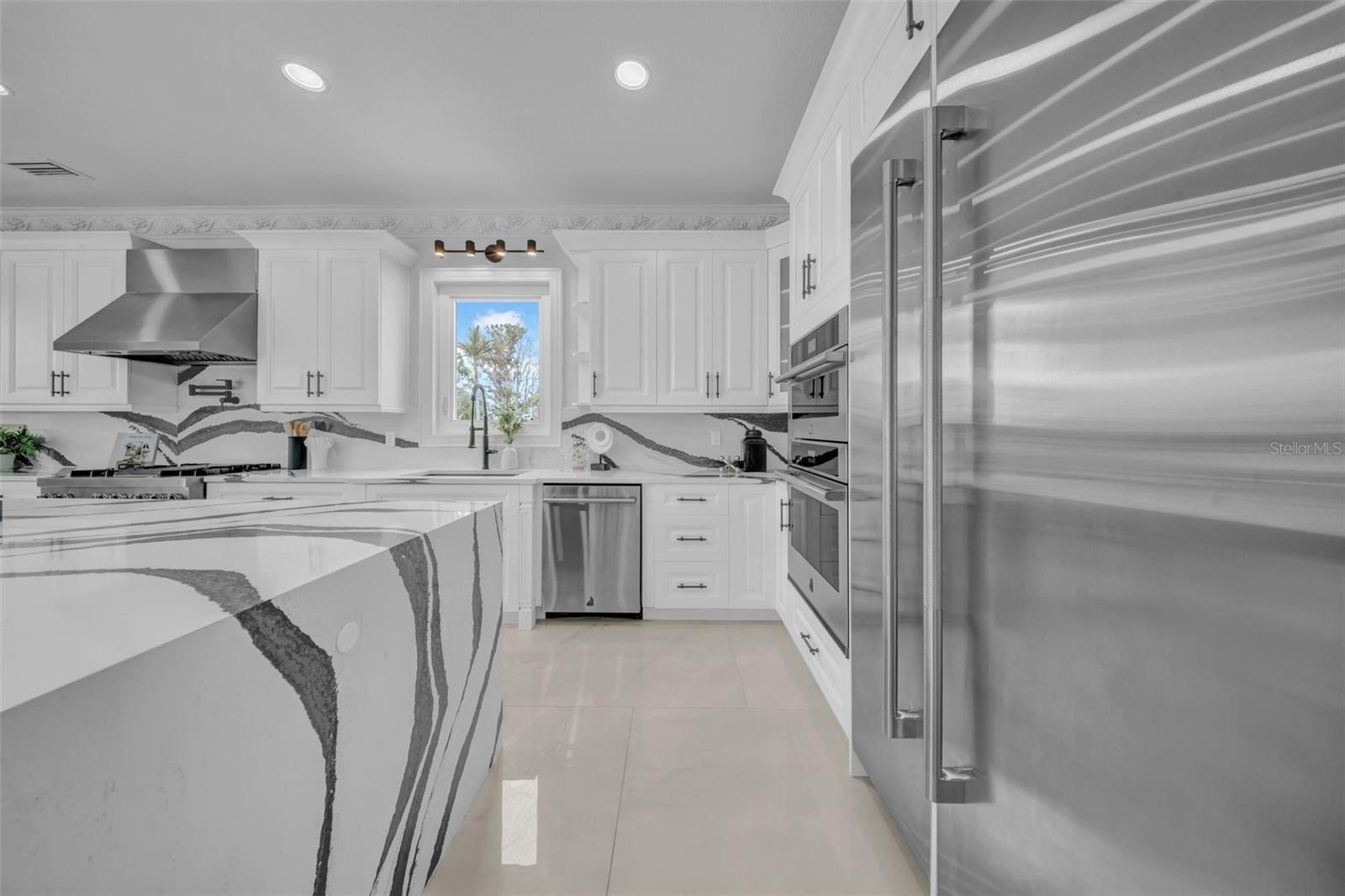 TB8458455 Property Photo