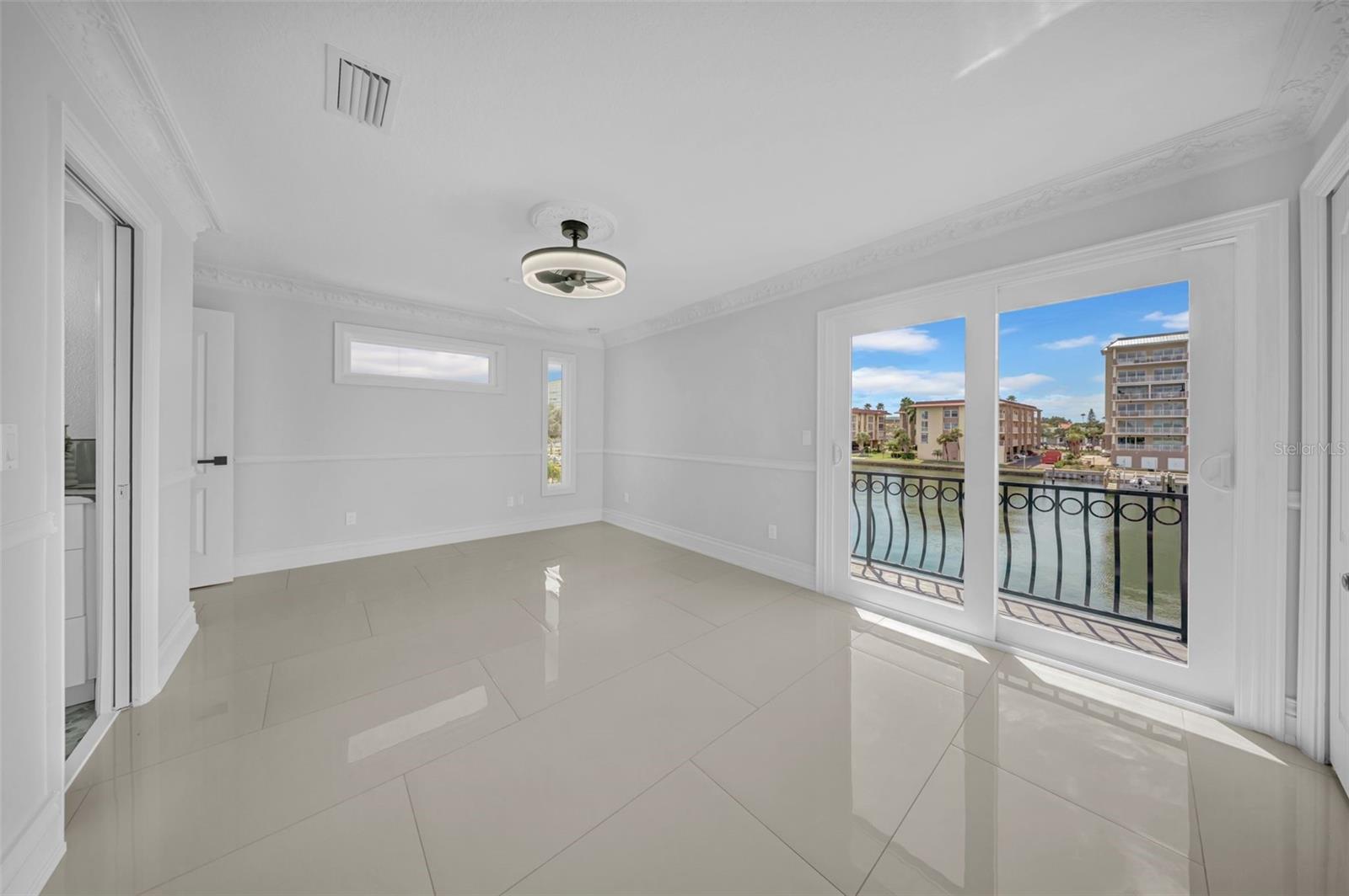 TB8458455 Property Photo