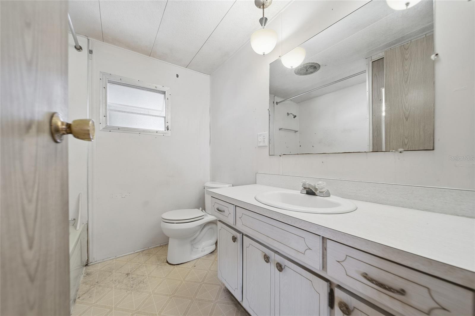 TB8458522 Property Photo