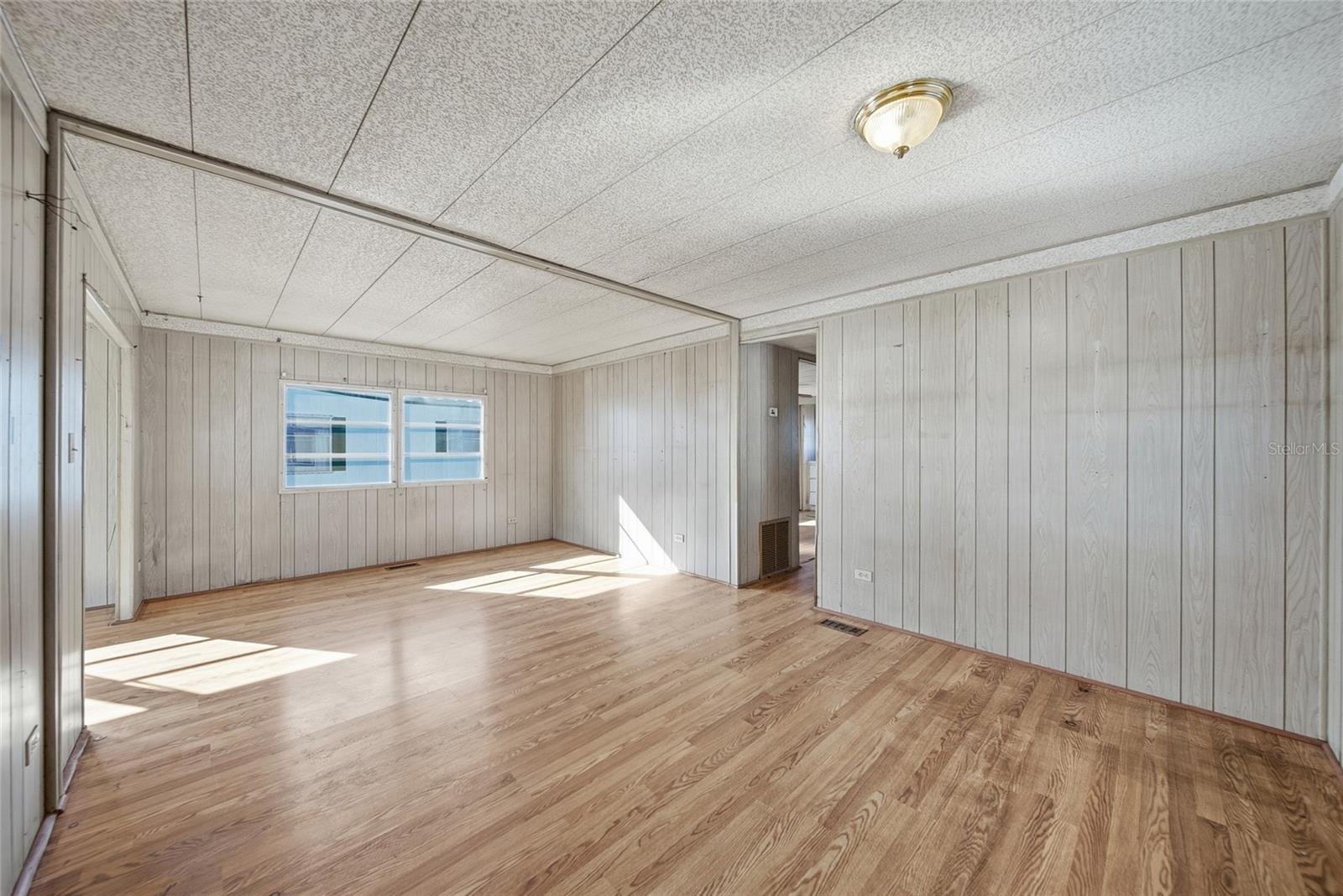 TB8458522 Property Photo