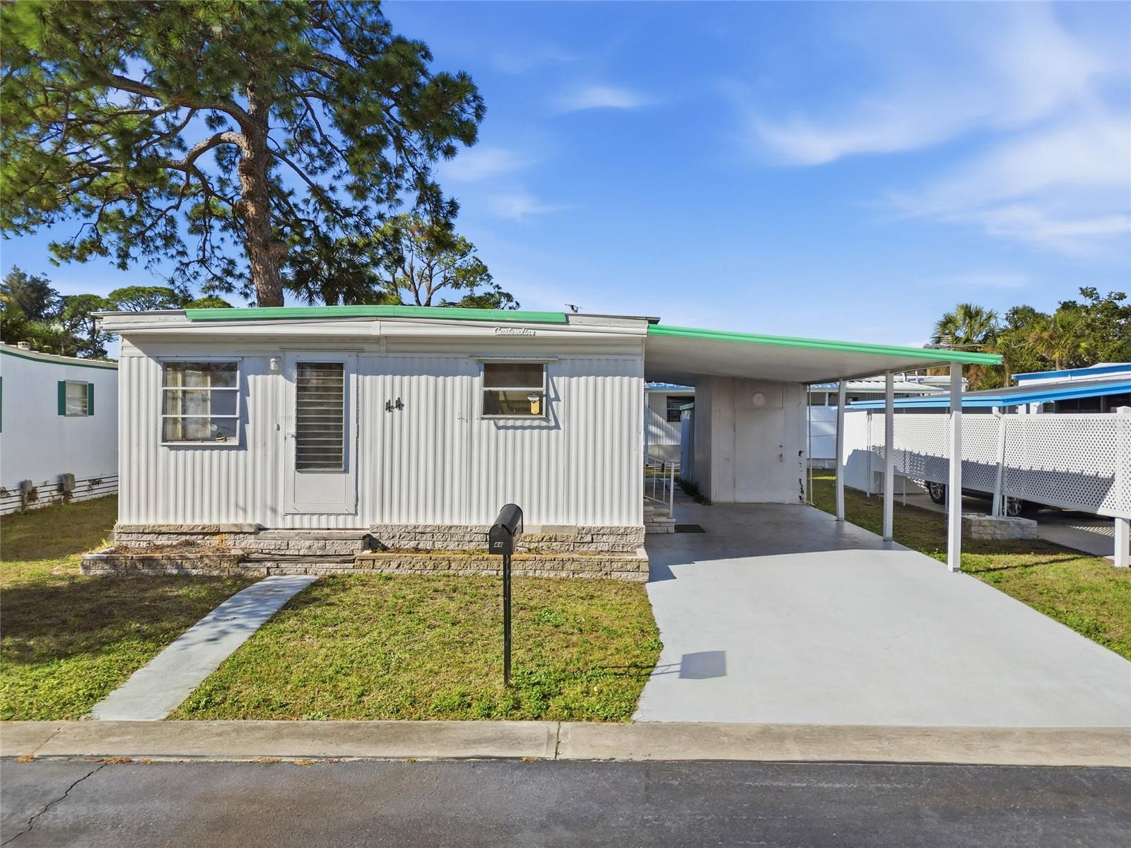 TB8458522 Property Photo