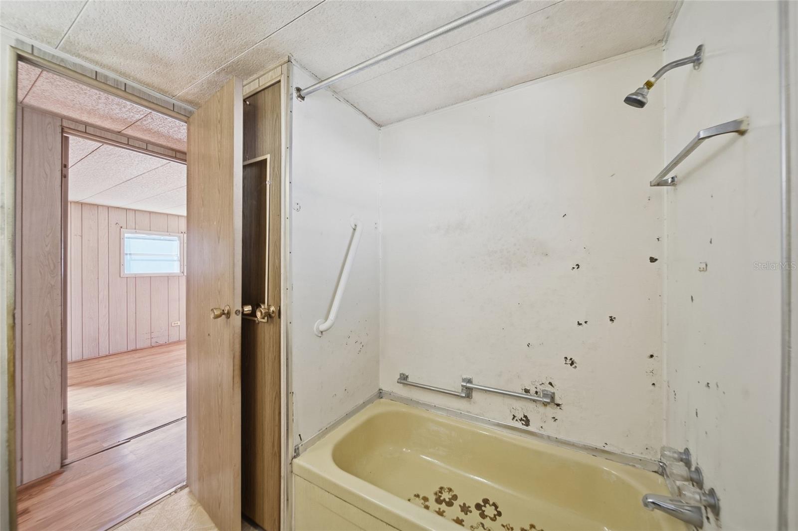 TB8458522 Property Photo