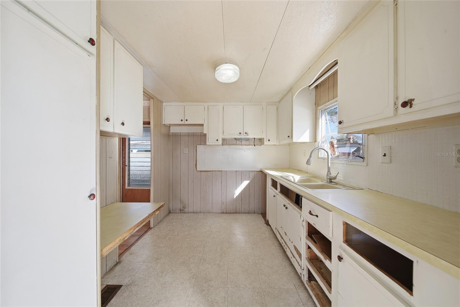 TB8458522 Property Photo