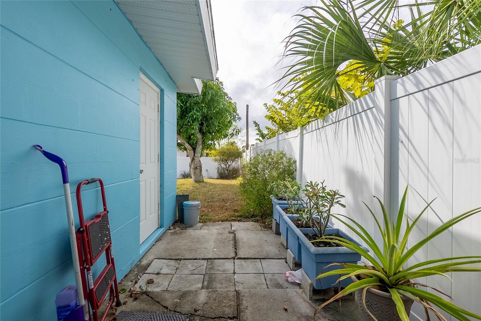 N6142037 Property Photo