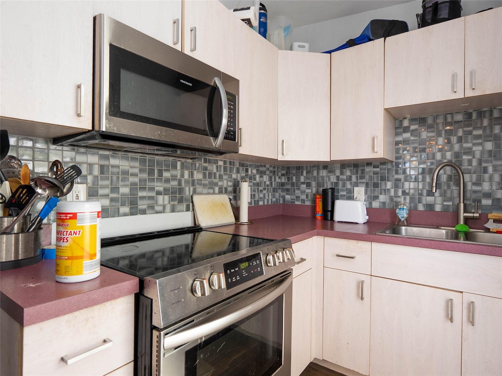 N6142037 Property Photo