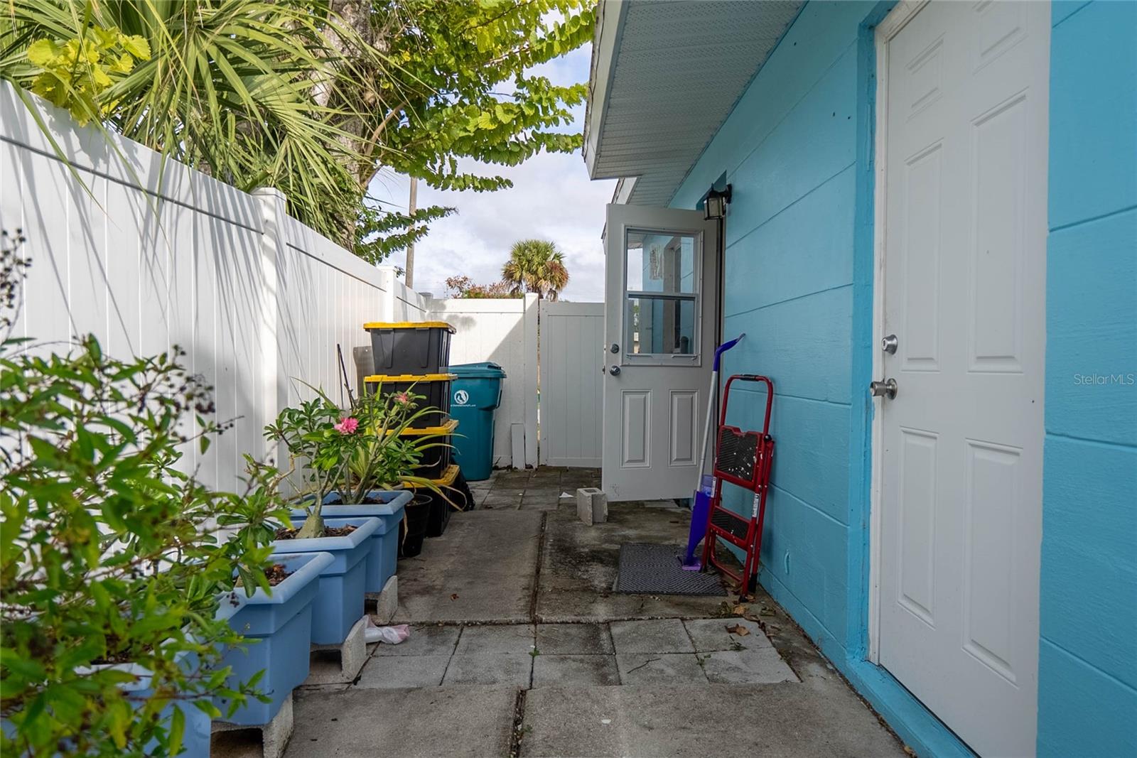 N6142037 Property Photo