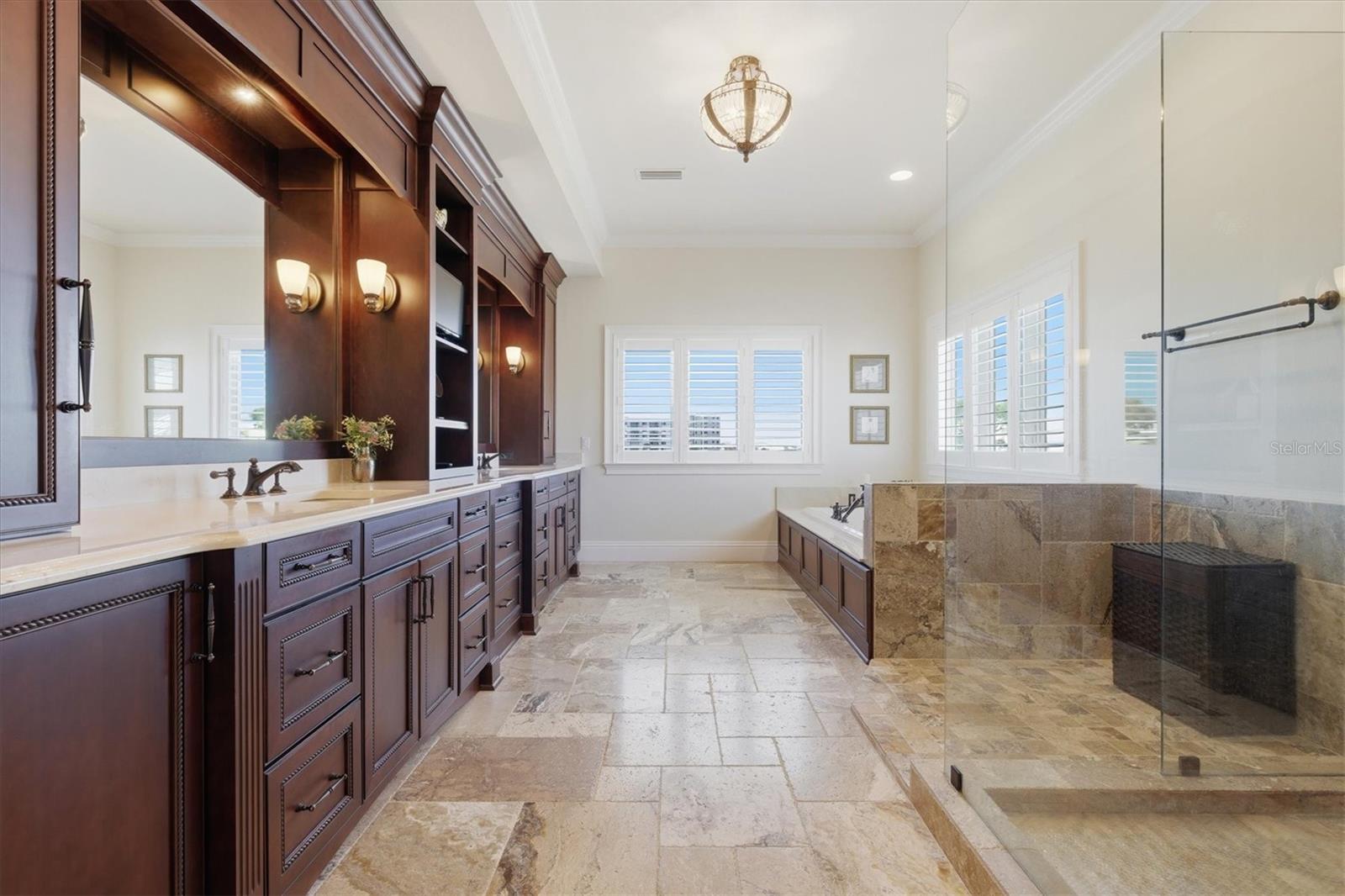 TB8458561 Property Photo