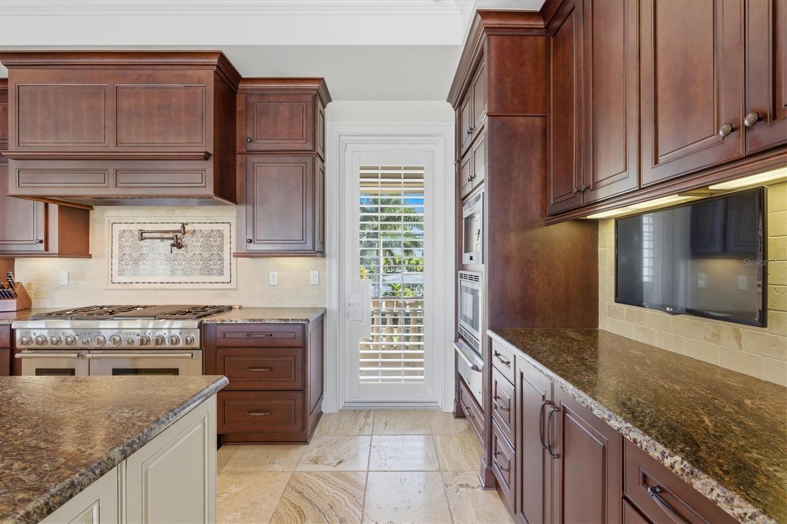 TB8458561 Property Photo