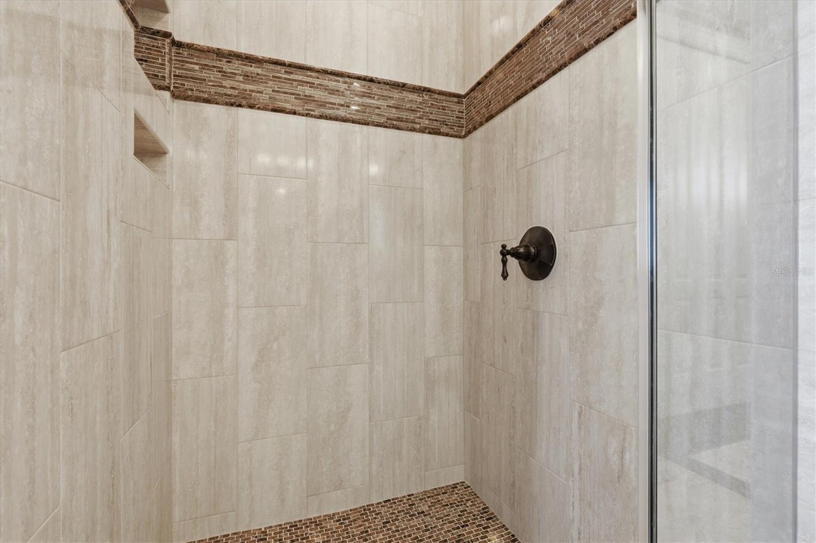 TB8458561 Property Photo