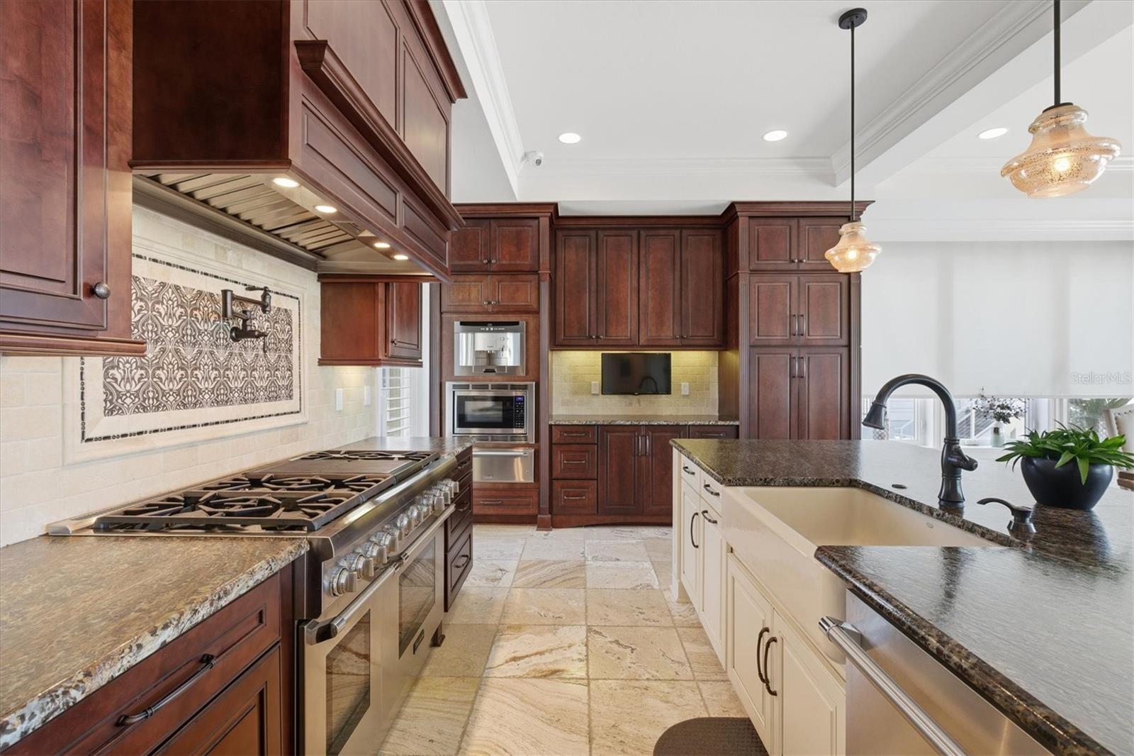 TB8458561 Property Photo