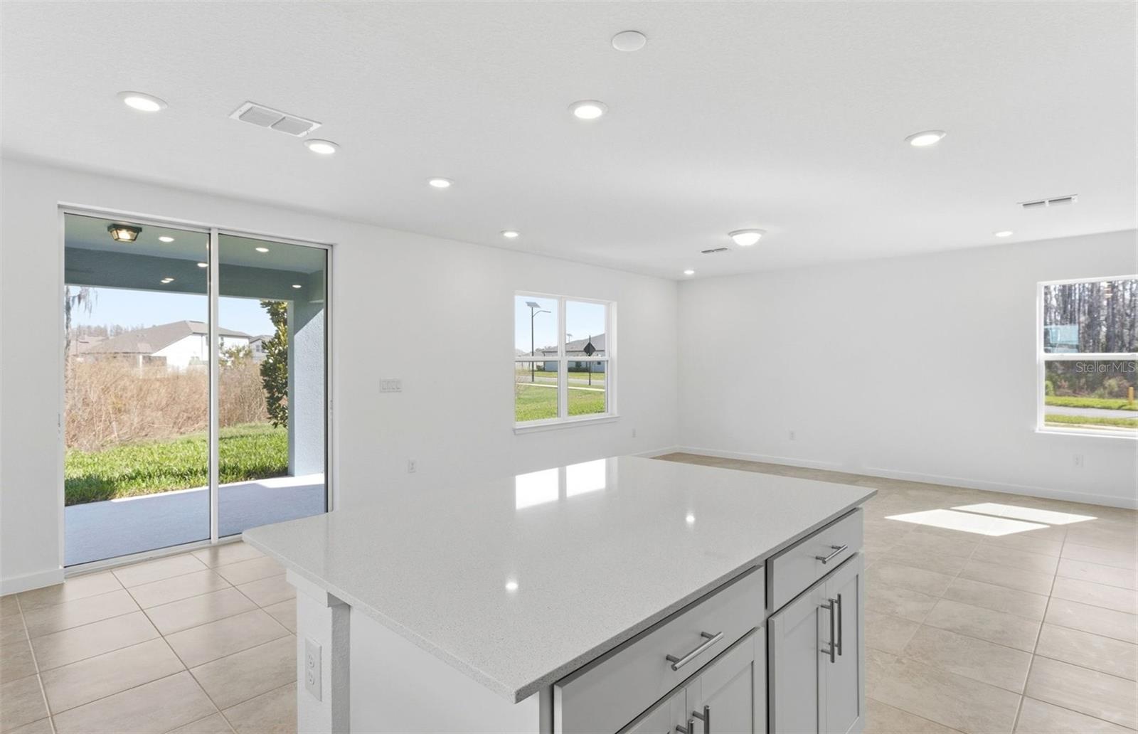 Center Island w/Storage