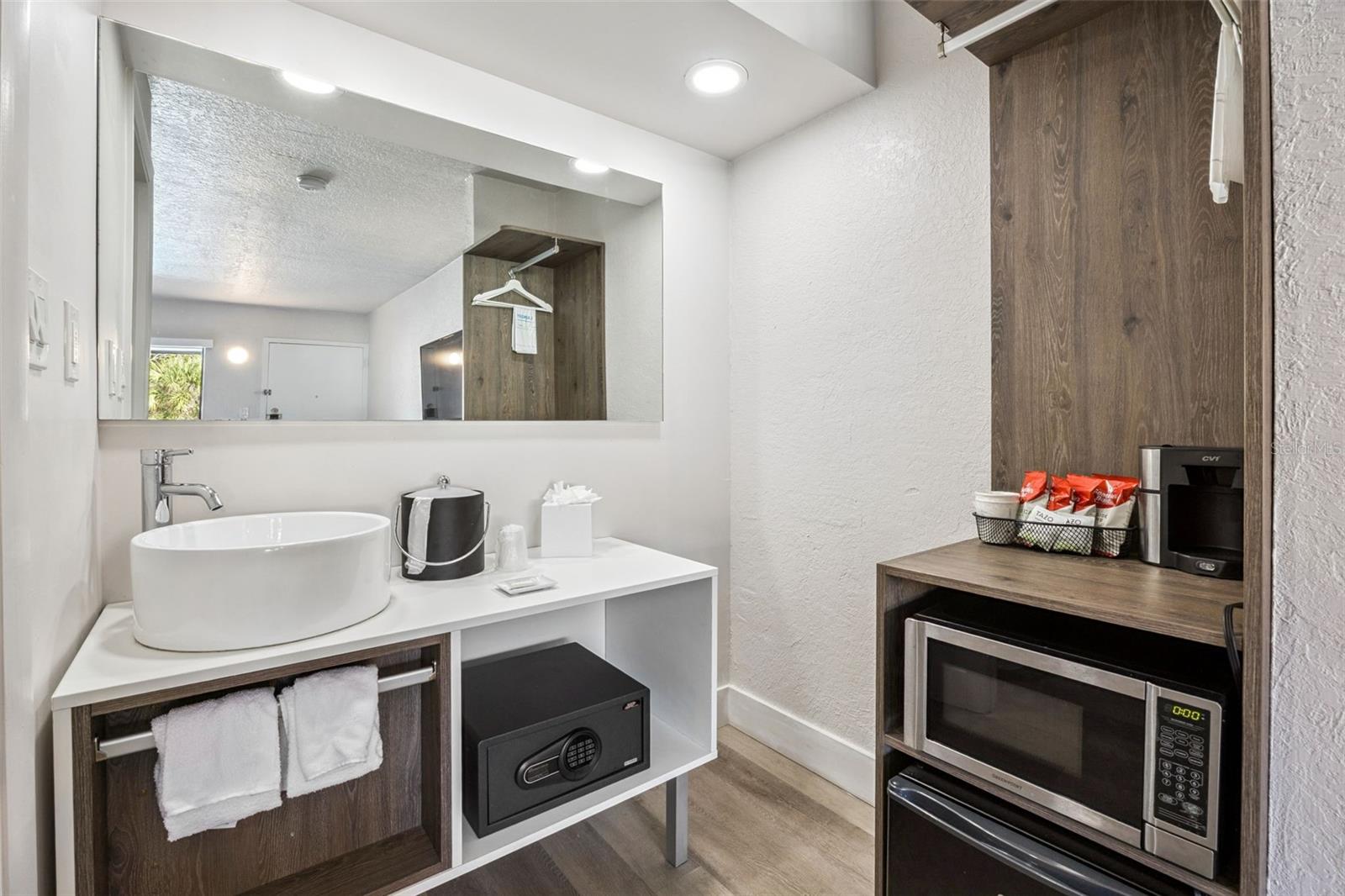 O6369526 Property Photo