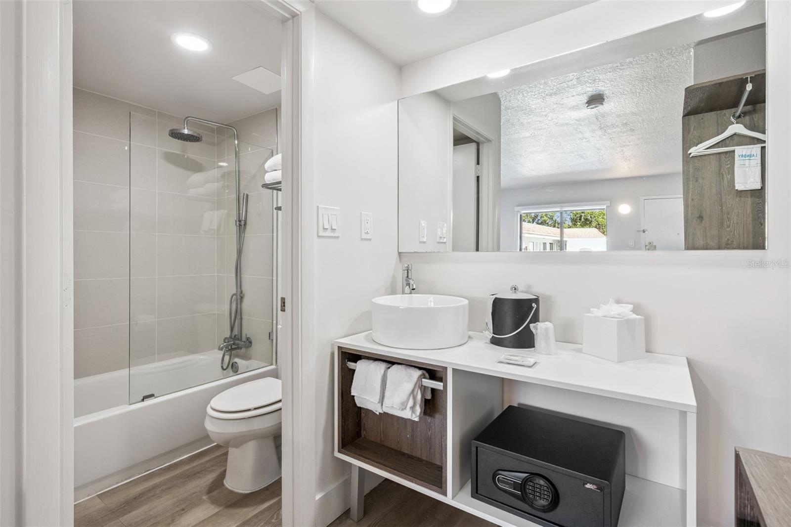 O6369528 Property Photo