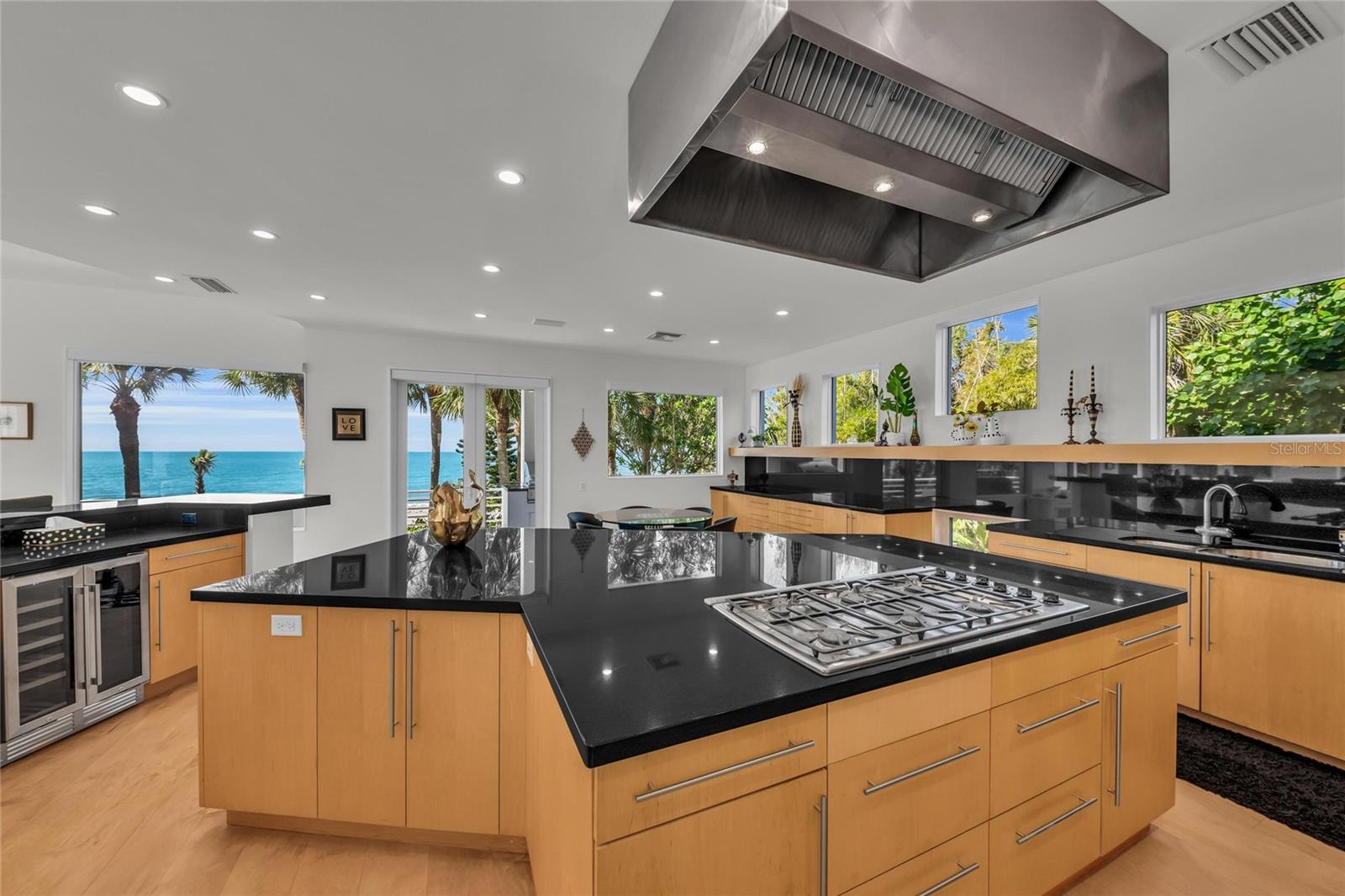 D6145314 Property Photo