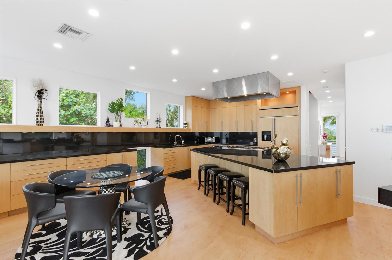 D6145314 Property Photo