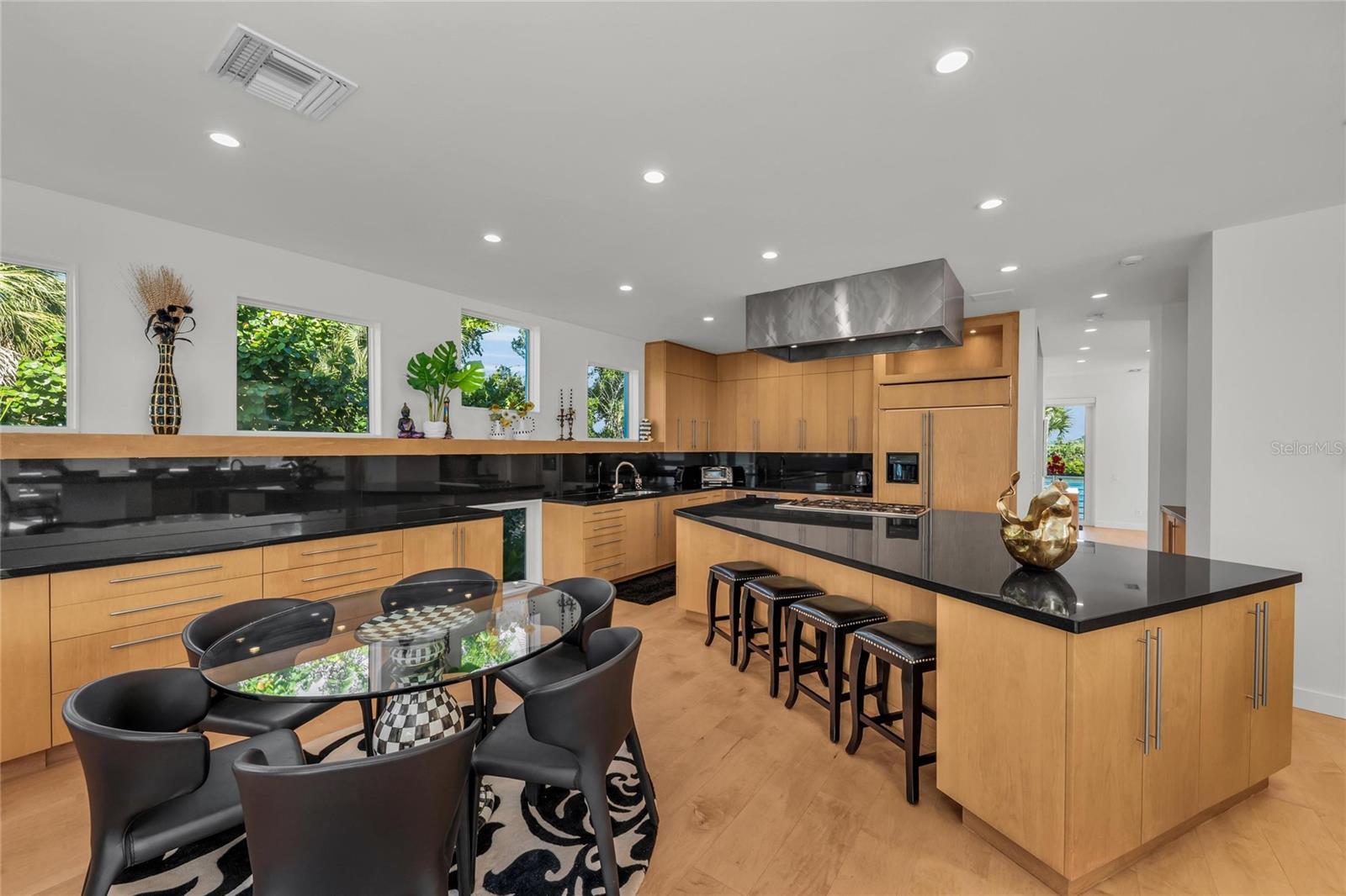 D6145314 Property Photo