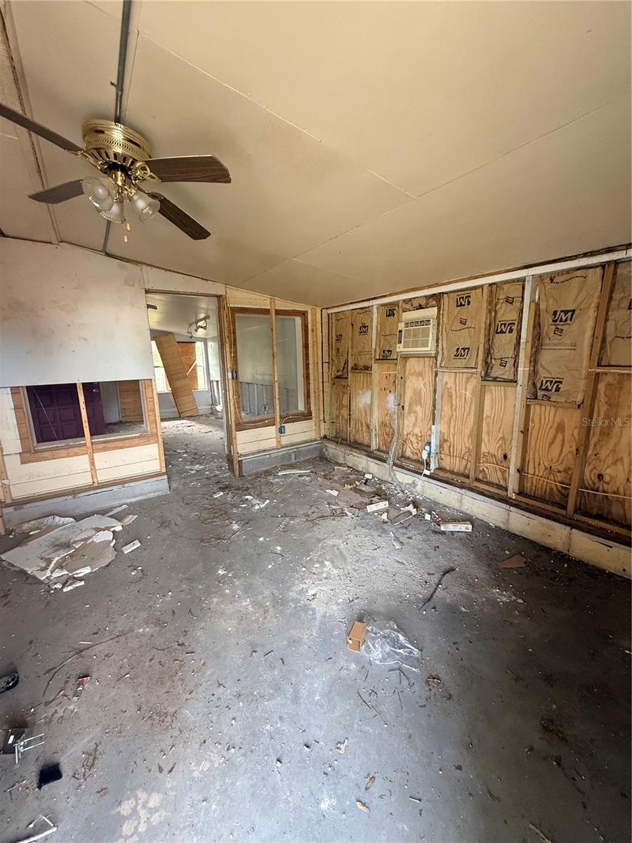 TB8458991 Property Photo