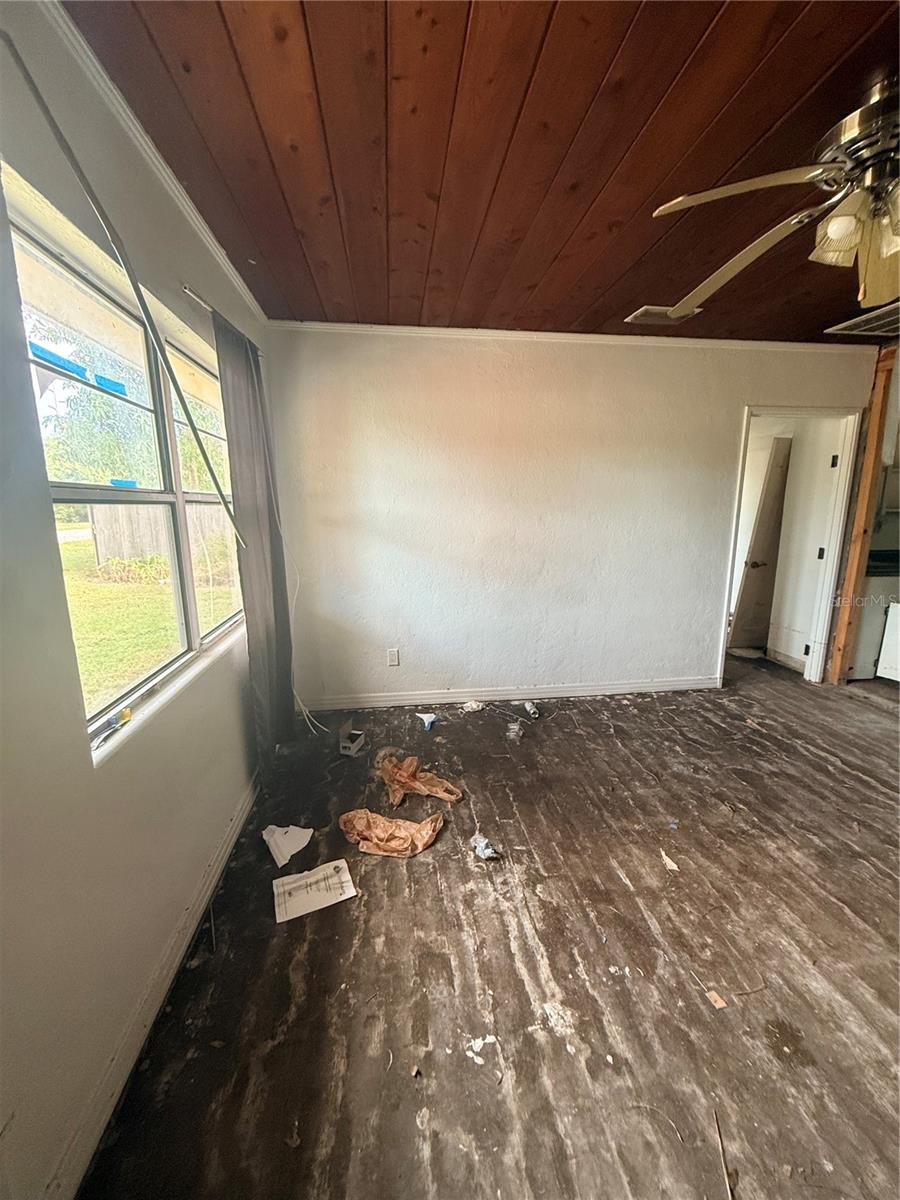 TB8458991 Property Photo